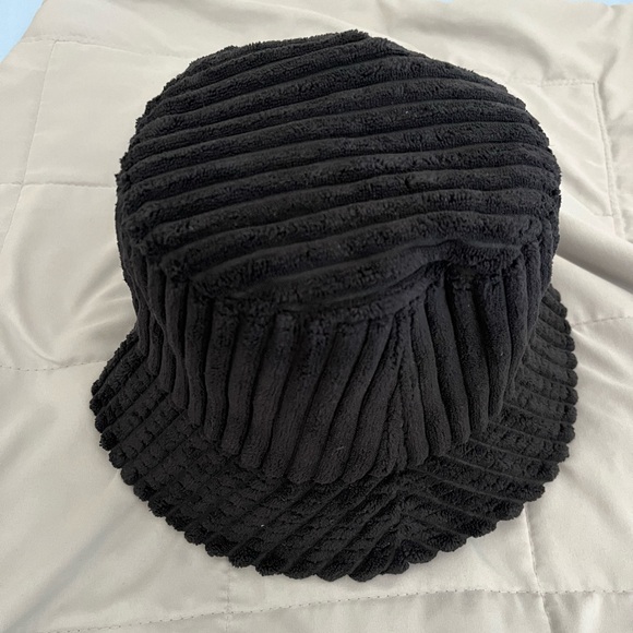 URBAN OUTFITTERS Wide Wale Corduroy Bucket Hat - Picture 3 of 5